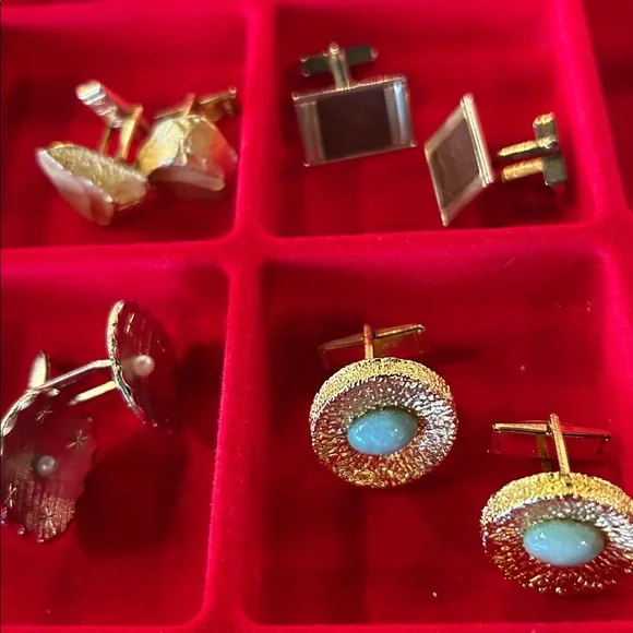 35 pairs of cufflinks, in display box. GUC assorted styles - Picture 14 of 15